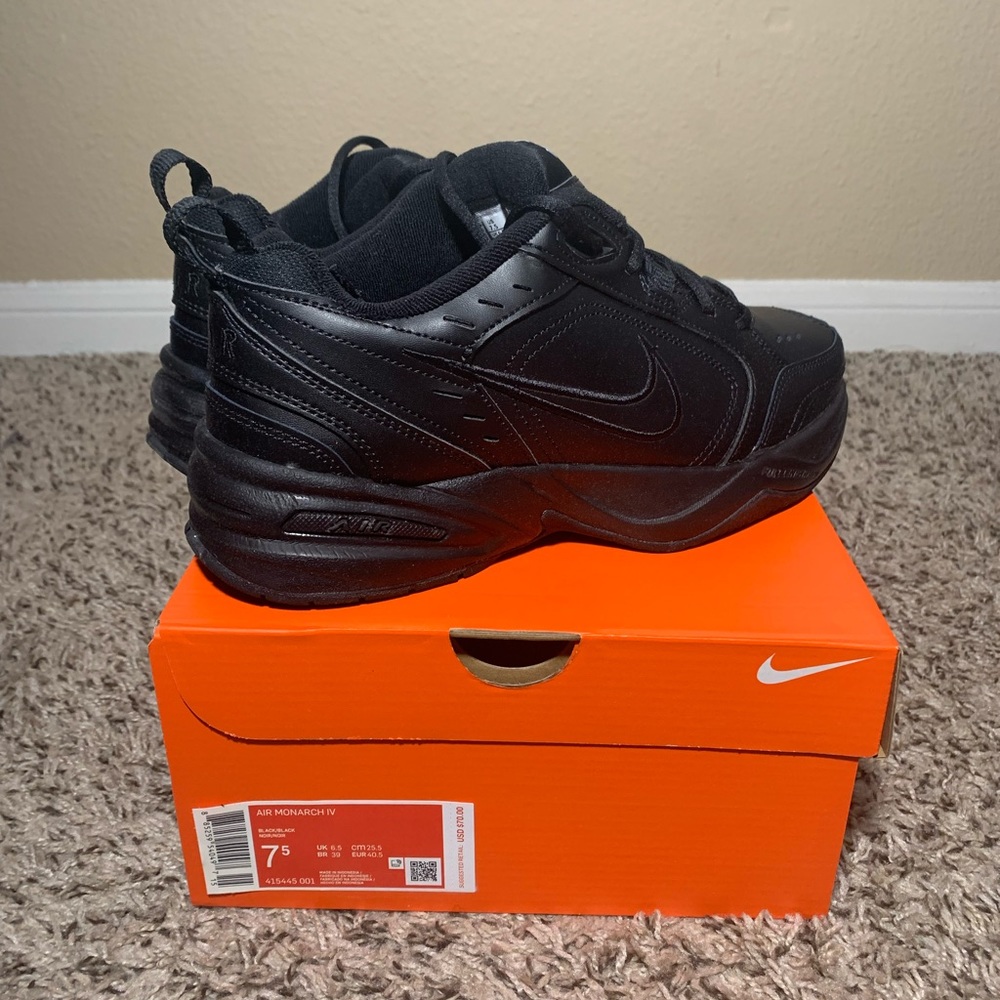 Men’s Nike Tennis Shoes Monarch IV - Picture 10 of 13